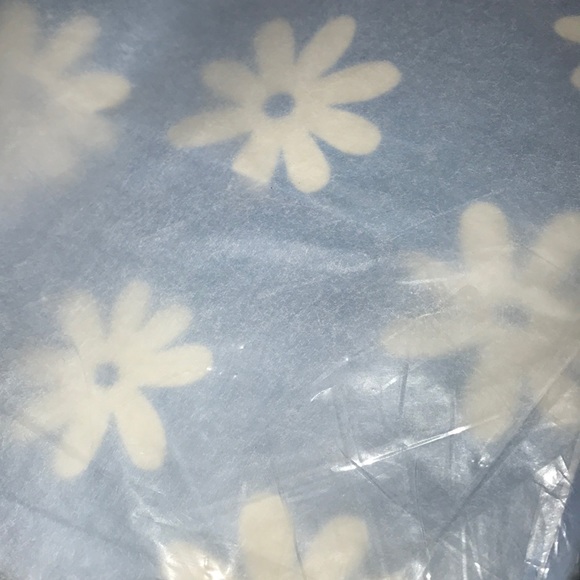 NWT Daisy travel bag - Picture 2 of 5